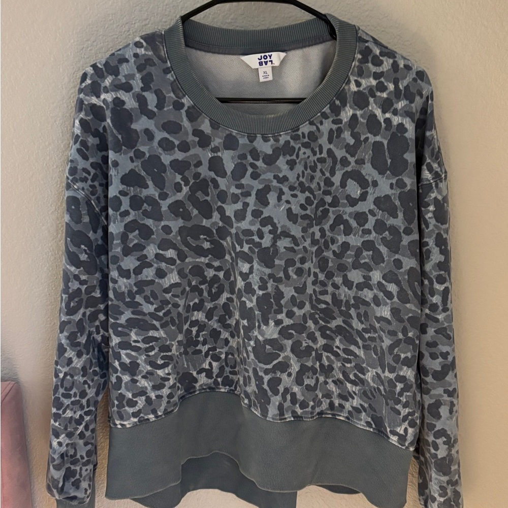 JoyLab Gray Leopard Print Crew Neck Sweater